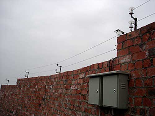 成都龍泉煙花爆竹廠電子圍欄工程案例 - 中出網(wǎng)-智能出入口與停車(chē)充電門(mén)戶