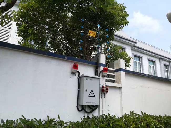 上海柳江派出所脈沖電子圍欄案例 - 中出網(wǎng)-智能出入口與停車充電門(mén)戶