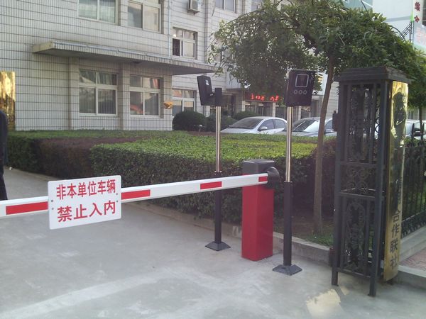 灤南信用聯社道閘案例 - 中出網-智能出入口與停車充電門戶