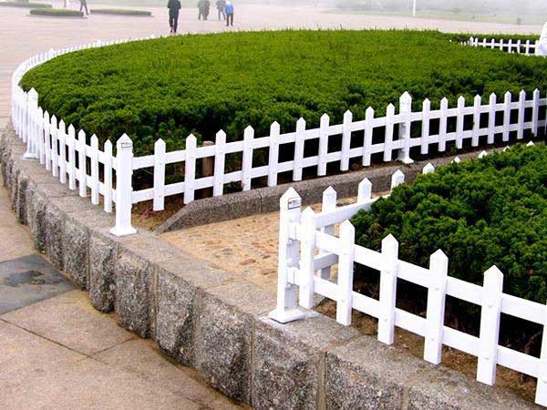 PVC草坪護(hù)欄