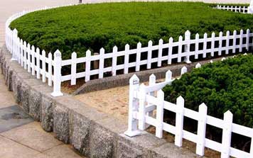 PVC草坪護(hù)欄