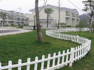 PVC草坪花壇護(hù)欄