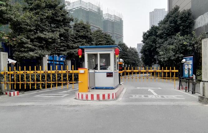 成都八號公館車牌識別系統(tǒng)案例 - 中出網(wǎng)-智能出入口與停車充電門戶