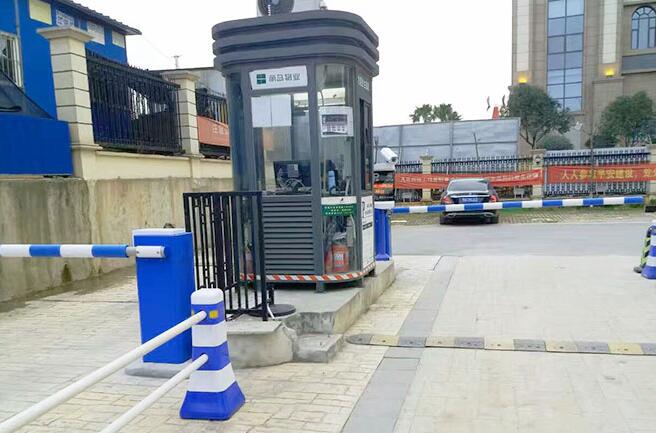 武漢融科花滿亭車牌識(shí)別系統(tǒng)案例 - 中出網(wǎng)-智能出入口與停車充電門戶