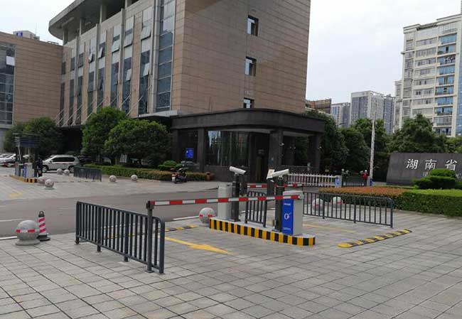 湖南省地稅局停車場系統(tǒng)案例 - 中出網-智能出入口與停車充電門戶