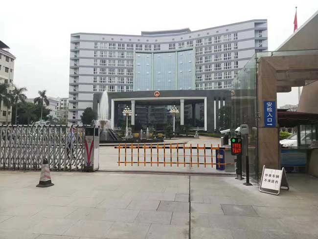梅州市中級人民法院車牌識別系統(tǒng)案例 - 中出網(wǎng)-智能出入口與停車充電門戶