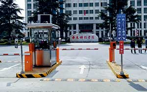 南通科技職業(yè)學(xué)院車牌識(shí)別系統(tǒng)案例