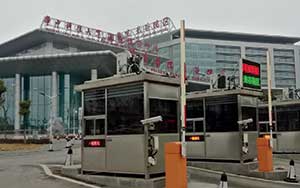 武漢同濟醫(yī)院光谷分院車牌識別系統(tǒng)案例 - 中出網(wǎng)-智能出入口與停車充電門戶