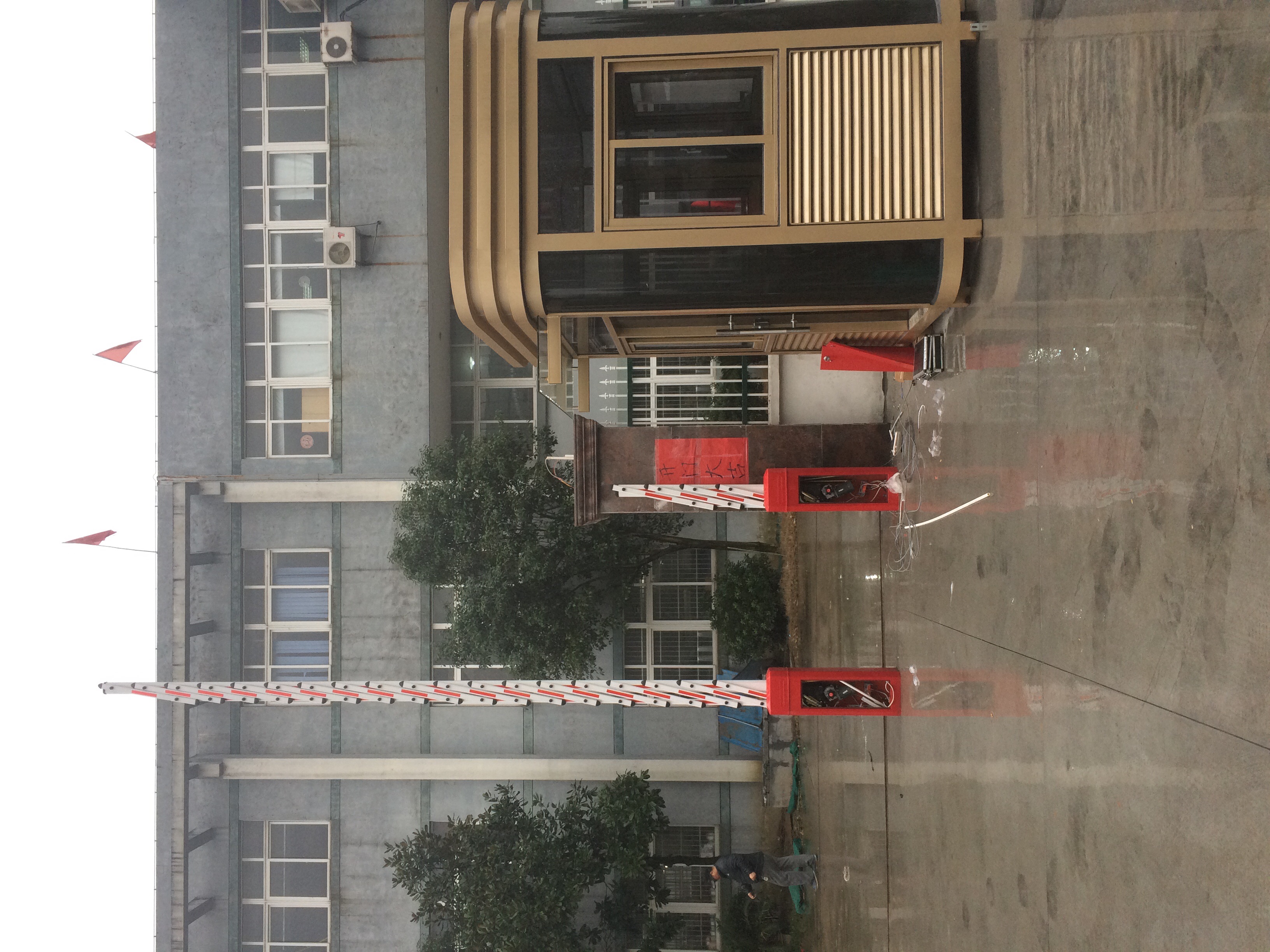 伸縮門，道閘，崗?fù)? />
                                    </div>
                                    <div   id=