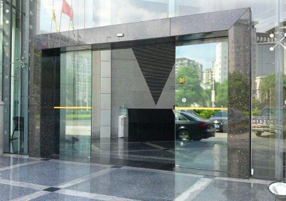 對福州玻璃感應(yīng)自動門的要求就是解鎖動作與開門動作之間的協(xié)調(diào)