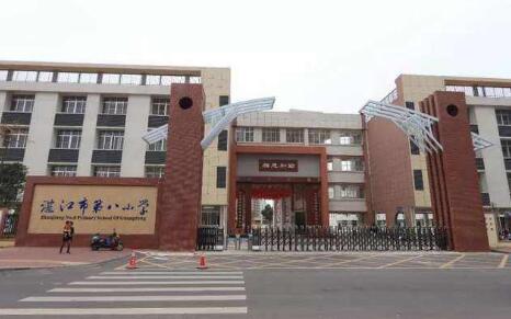 湛江出安智能電動(dòng)伸縮門(mén)入選湛江市第八小學(xué)