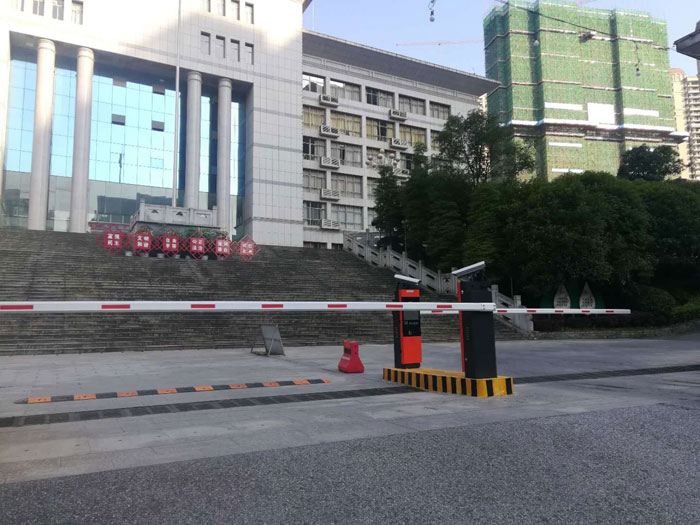 郴州市林業(yè)局車牌識(shí)別系統(tǒng)、伸縮門、道閘、崗?fù)すこ贪惭b