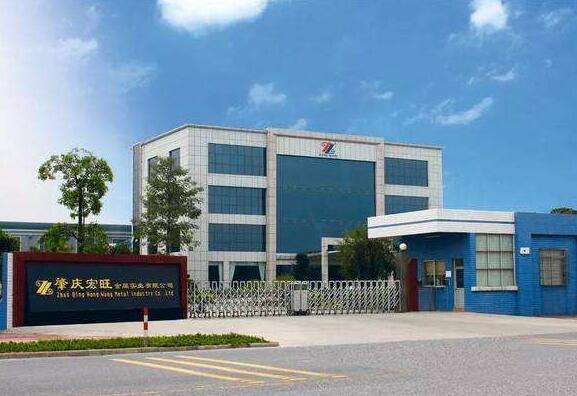 肇慶出安智能伸縮門閃耀在肇慶宏旺金屬實業(yè)有限公司大門口