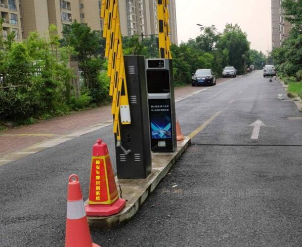 張家口動(dòng)力機(jī)械有限公司選用張家口出安智能車牌識(shí)別