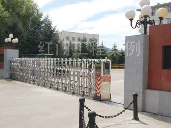 慶賀伊春出安智能伸縮門進駐伊春職業(yè)學(xué)院